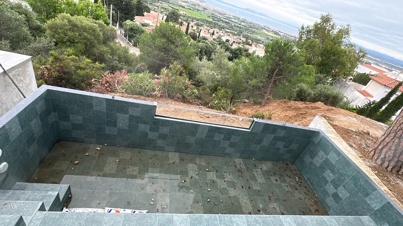 Piscina de obra en Roses · Vaso y revestimiento