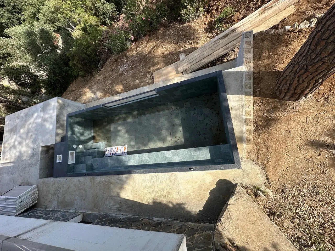Piscina de obra en Roses · Vaso y revestimiento